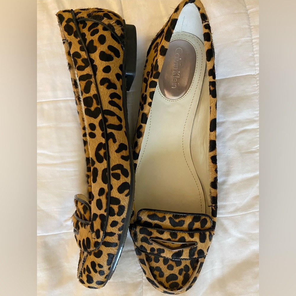 Women’s Calvin Klein Textured Animal Print Loafers Size 8